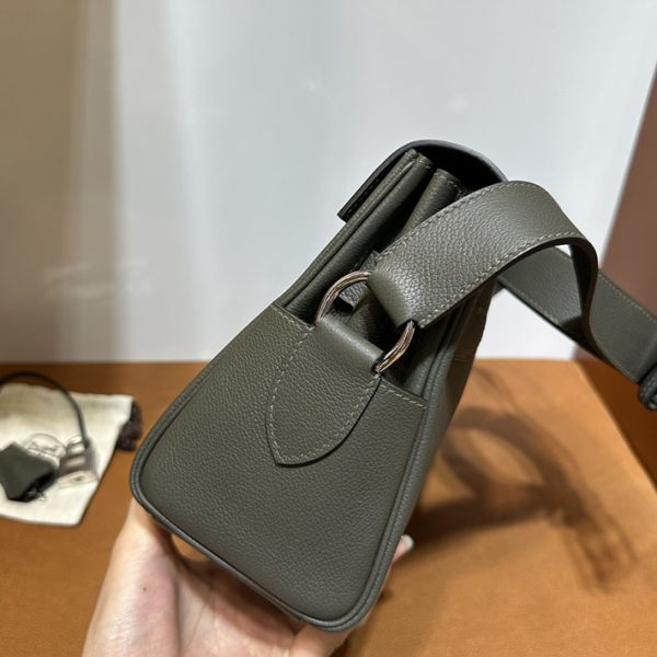 エルメス メッセンジャーバッグ HERMES ケリーメッセンジャー ヴェールドグリ エバーカラー シルバー金具 2025定価 2513215 - 画像 (8)