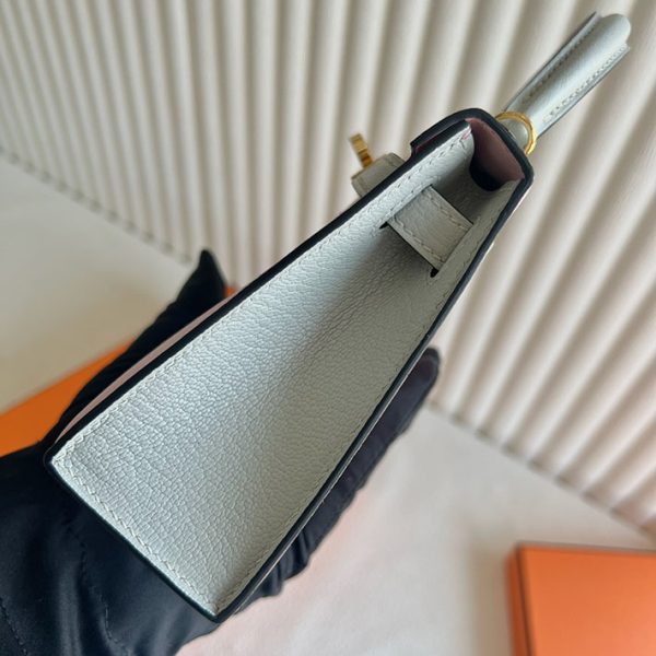 ケリーミニ パーソナルオーダー HERMES ケリーミニ2 パーソナル ローズサクラ/パールグレー シェブルミゾル ゴールド金具 2025定価 2513246 - 画像 (8)