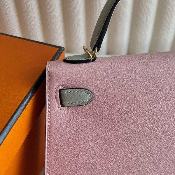 ケリーミニ パーソナルオーダー HERMES ケリーミニ2 パーソナル ローズサクラ/パールグレー シェブルミゾル ゴールド金具 2025定価 2513246 - 画像 (6)