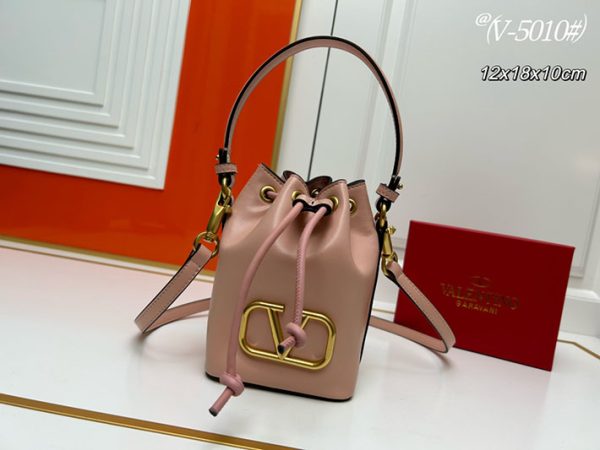 VALENTINO 巾着バッグ 流行り いつまで