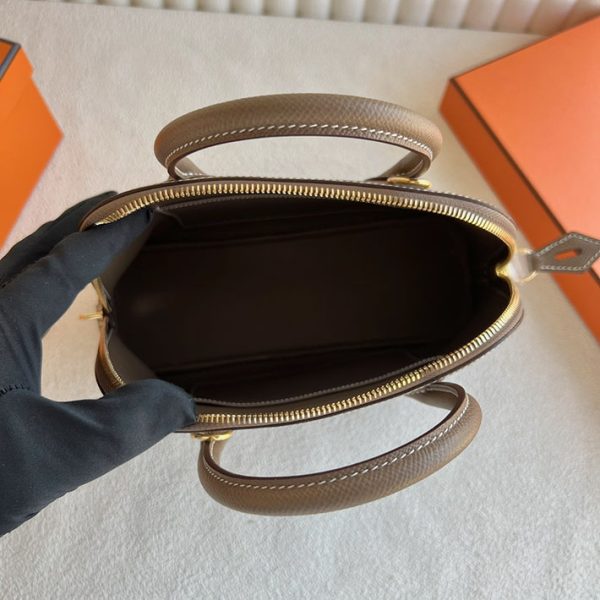 ボリード超N品 エルメス 手提げバッグ HERMES ボリード1923 25 エトゥープ ヴォーエプソン ゴールド金具 2025定価 2513259 - 画像 (6)