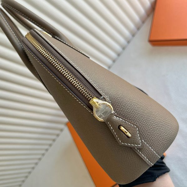 ボリード超N品 エルメス 手提げバッグ HERMES ボリード1923 25 エトゥープ ヴォーエプソン ゴールド金具 2025定価 2513259 - 画像 (4)