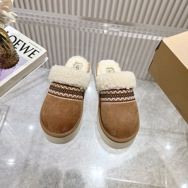 最高級UGGスーパーコピー UGGムートンサンダルコピー ファーサンダル 流行り いつまで チェスナット 2514268 - 画像 (8)