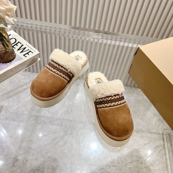 最高級UGGスーパーコピー UGGムートンサンダルコピー ファーサンダル 流行り いつまで チェスナット 2514268 - 画像 (7)