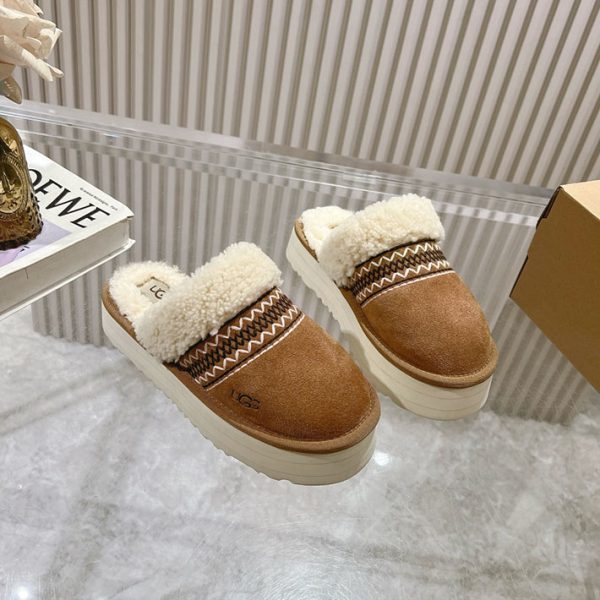 最高級UGGスーパーコピー UGGムートンサンダルコピー ファーサンダル 流行り いつまで チェスナット 2514268 - 画像 (5)