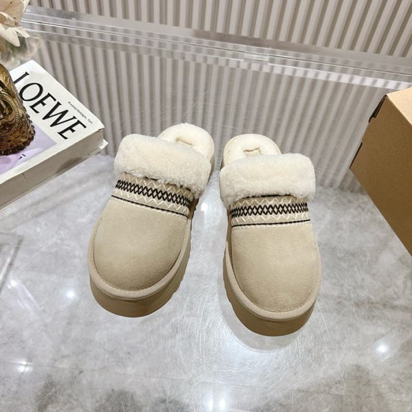 最高級UGGスーパーコピー UGGムートンサンダルコピー ファーサンダル 流行り いつまで ホワイト 2514270 - 画像 (8)