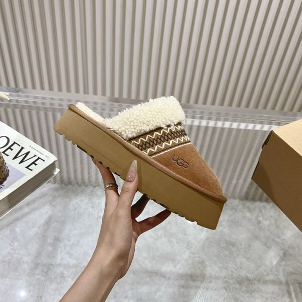 最高級UGGスーパーコピー UGGムートンサンダルコピー ugg ファーサンダル アウトレット チェスナット 2514271 - 画像 (5)