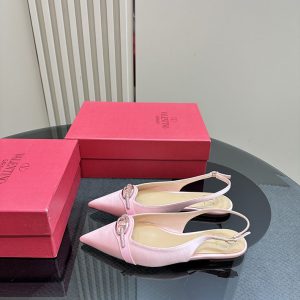 VALENTINO パンプス 歩きやすい ローヒール