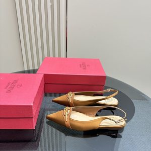 VALENTINO パンプス 歩きやすい ローヒール