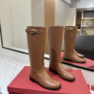 VALENTINO ロングブーツ 流行り なぜ