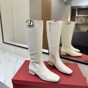 VALENTINO ロングブーツ 流行り 2025