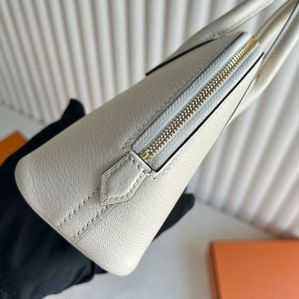 ポーチ 可愛い ブランド 安い HERMES ボリード1923 ミニ ナタ シェブルミゾル ゴールド金具 2025定価 2513328 - 画像 (8)