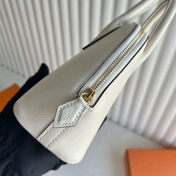 ポーチ 可愛い ブランド 安い HERMES ボリード1923 ミニ ナタ シェブルミゾル ゴールド金具 2025定価 2513328 - 画像 (4)