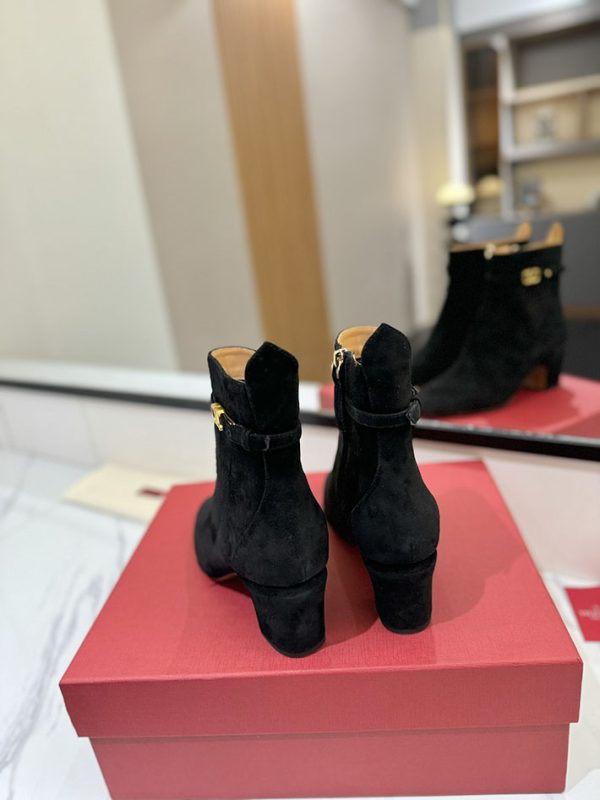 最高級ヴァレンティノスーパーコピー靴 ヴァレンティノブーツコピー VALENTINO ローヒールショートブーツ 2412347 ブラック - 画像 (2)