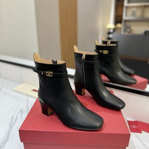 VALENTINO ローヒールショートブーツ