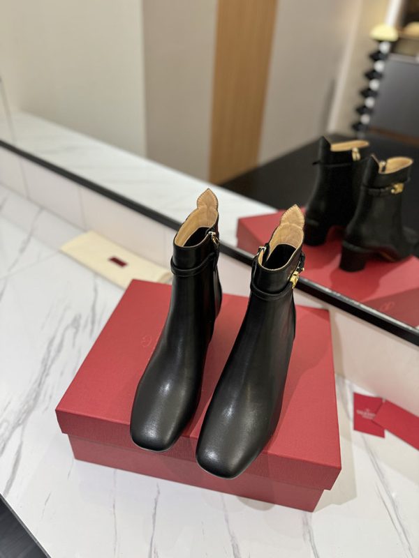 最高級ヴァレンティノスーパーコピー靴 ヴァレンティノブーツコピー VALENTINO ローヒールショートブーツ 2412350 ブラック - 画像 (8)