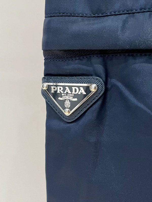 最高級プラダスーパーコピー プラダパンツコピー prada ナイロンパンツ メンズ 2024年秋冬の新作 ネイビー 2514441 - 画像 (5)