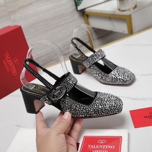 VALENTINO ヒール サンダル 歩きやすい