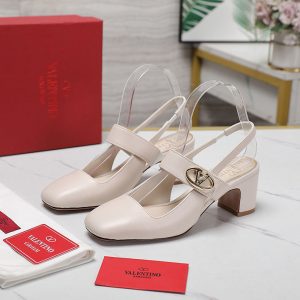 VALENTINO ヒール サンダル 歩きやすい