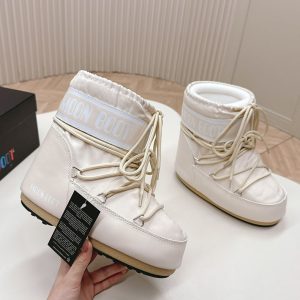 ムートンブーツ ugg 雪