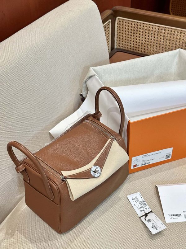 リンディ26 使い勝手 エルメス HERMES リンディ26 ゴールド トリヨンクレマンス シルバー金具 2412852 - 画像 (9)