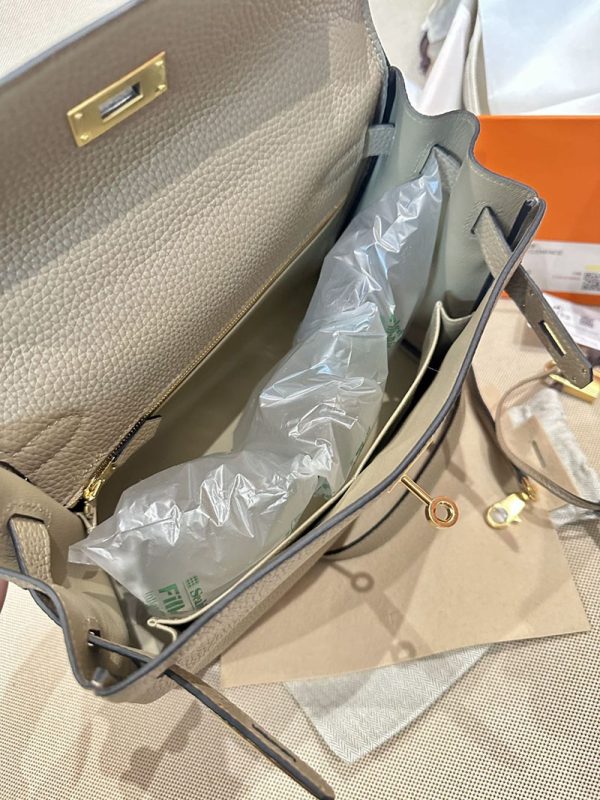 ケリー 内縫い 外縫い 人気 エルメス HERMES ケリー28 内縫い ベージュマルファ トゴ ゴールド金具 2412855 - 画像 (8)