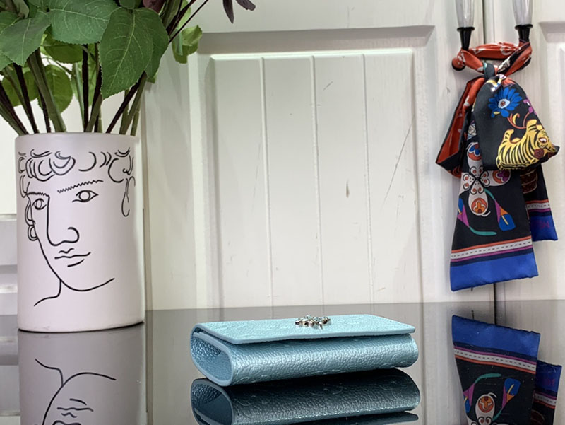 ルイヴィトン 定期入れ 二つ折り カードケース アンヴェロップ・カルト ドゥ ヴィジット アズール・フロスト M12177 グレインレザー 2025新作 - 画像 (7)