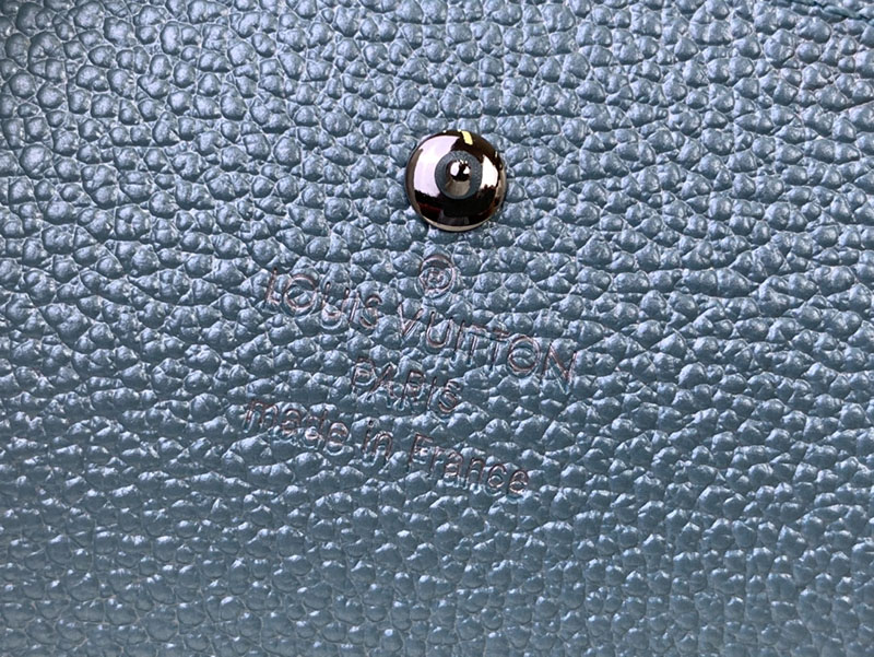 ルイヴィトン 定期入れ 二つ折り カードケース アンヴェロップ・カルト ドゥ ヴィジット アズール・フロスト M12177 グレインレザー 2025新作 - 画像 (5)