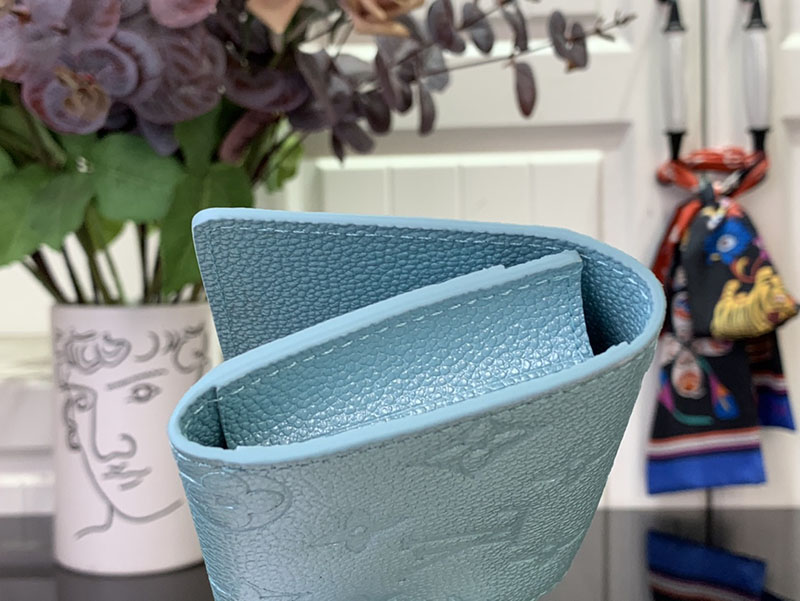 ルイヴィトン 定期入れ 二つ折り カードケース アンヴェロップ・カルト ドゥ ヴィジット アズール・フロスト M12177 グレインレザー 2025新作 - 画像 (4)