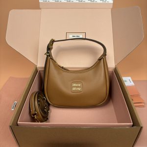 ミュウミュウ バッグ アウトレット