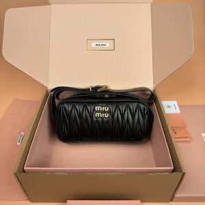 ミュウミュウ アウトレット どれくらい 安い