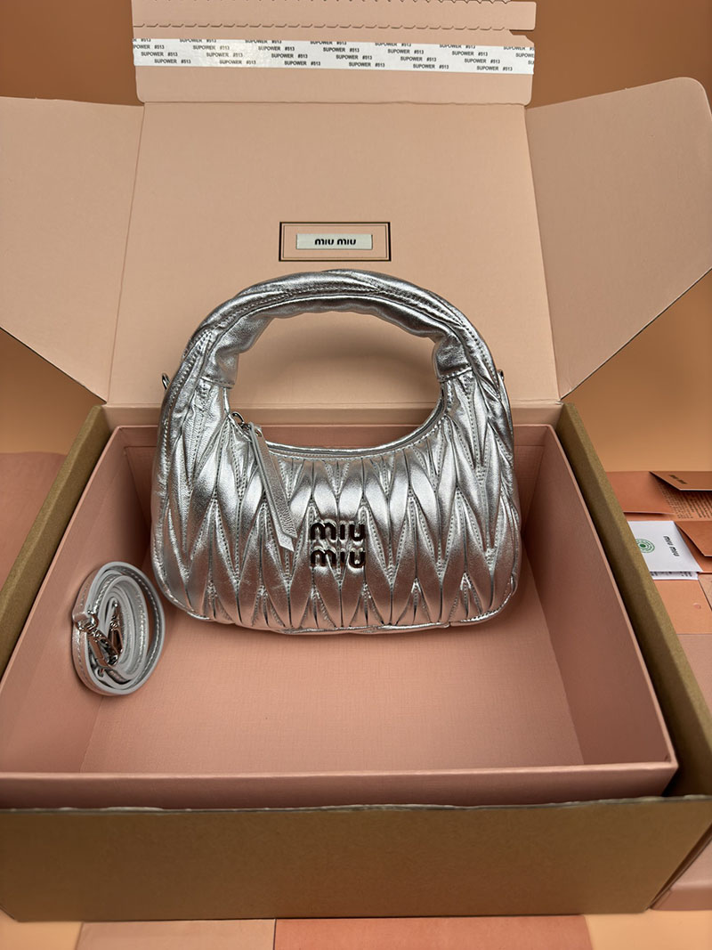 ミュウミュウ バッグ 人気