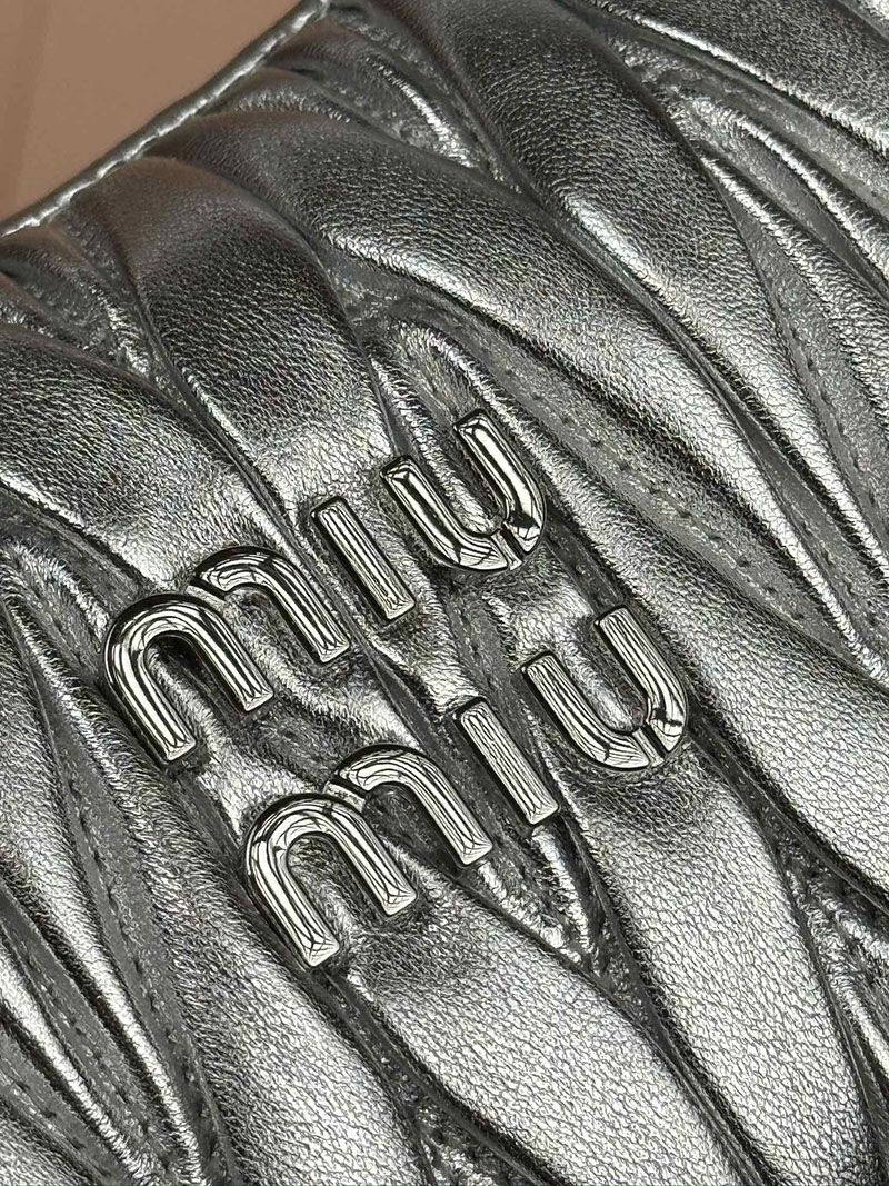 MiuMiu ワンダー マテラッセレザー ホーボーバッグ シルバー 5BC125_AN88_F0118_V_OOY シルバー金具 ミュウミュウ バッグ 人気 - 画像 (5)