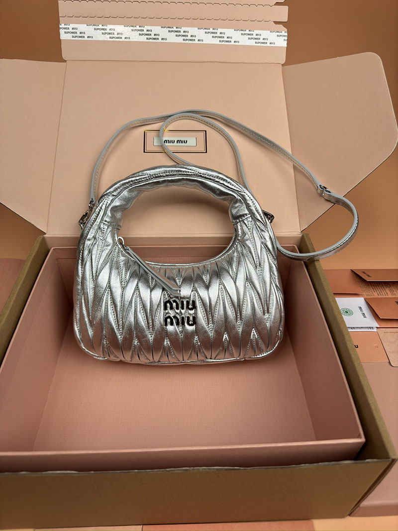 MiuMiu ワンダー マテラッセレザー ホーボーバッグ シルバー 5BC125_AN88_F0118_V_OOY シルバー金具 ミュウミュウ バッグ 人気 - 画像 (2)
