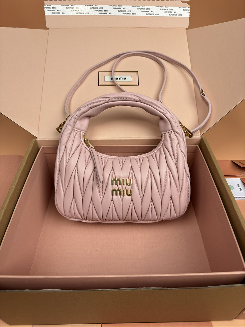 MiuMiu ワンダー マテラッセレザー ホーボーバッグ ピンク 5BC125_AN88_F0E18_V_OOY ゴールド金具 ミュウミュウ バッグ 人気 - 画像 (2)