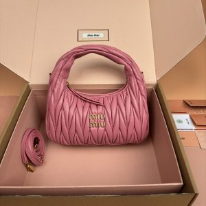 ミュウミュウ バッグ 芸能人