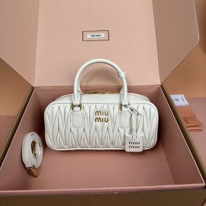 miumiu バッグ安い