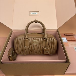 miumiu バッグ安い
