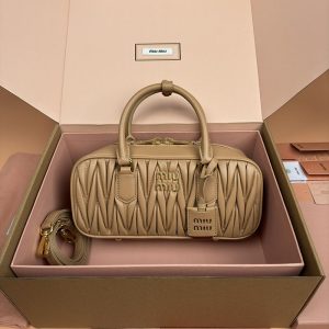 miumiu バッグ安い