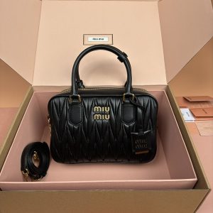 ミュウミュウ バッグ 人気