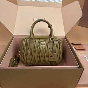 ミュウミュウ バッグ 人気