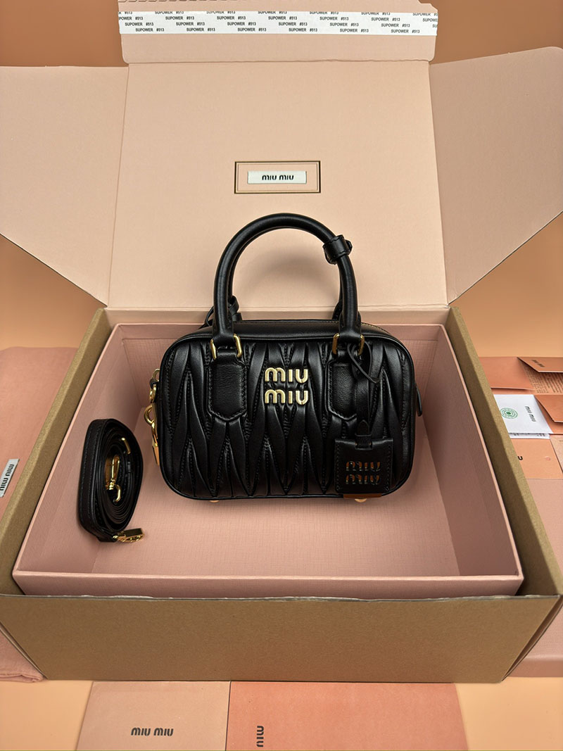 MiuMiu アルカディ マテラッセレザー バッグ ブラック