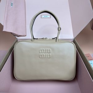 miumiu バッグ モコモコ