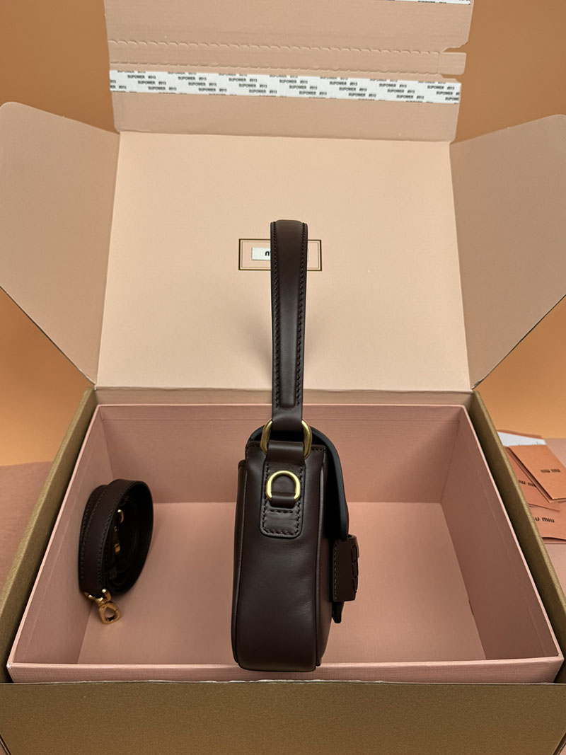 MiuMiu ペニー レザー バッグ ブラウン 5BD270_ACRM_F0NBL_V_OOO ゴールド金具 ホーボーバッグ miumiu - 画像 (8)