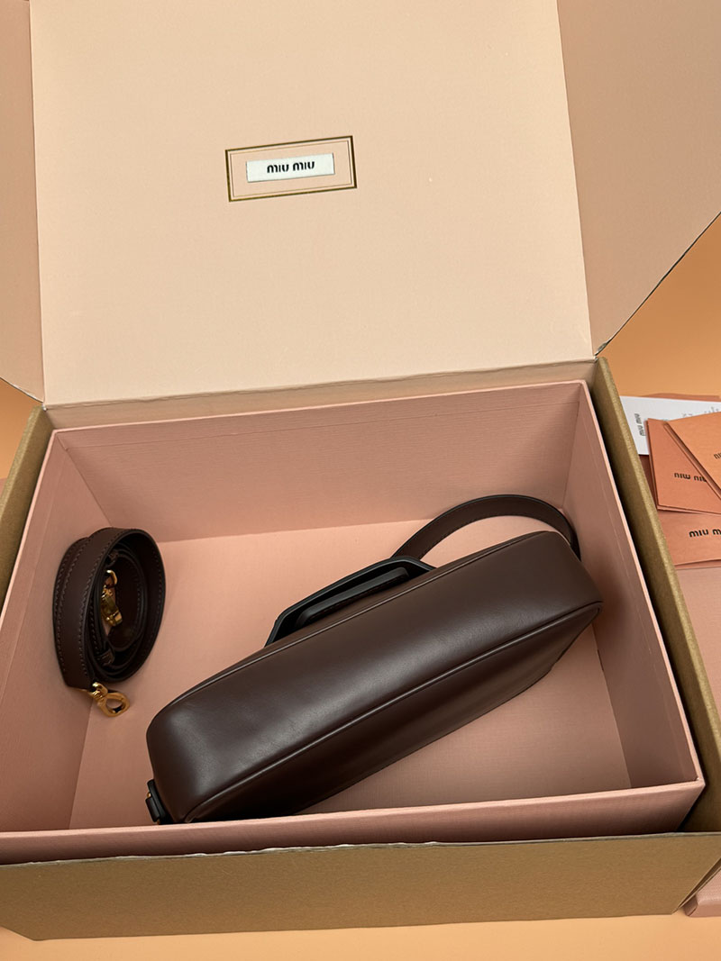 MiuMiu ペニー レザー バッグ ブラウン 5BD270_ACRM_F0NBL_V_OOO ゴールド金具 ホーボーバッグ miumiu - 画像 (6)