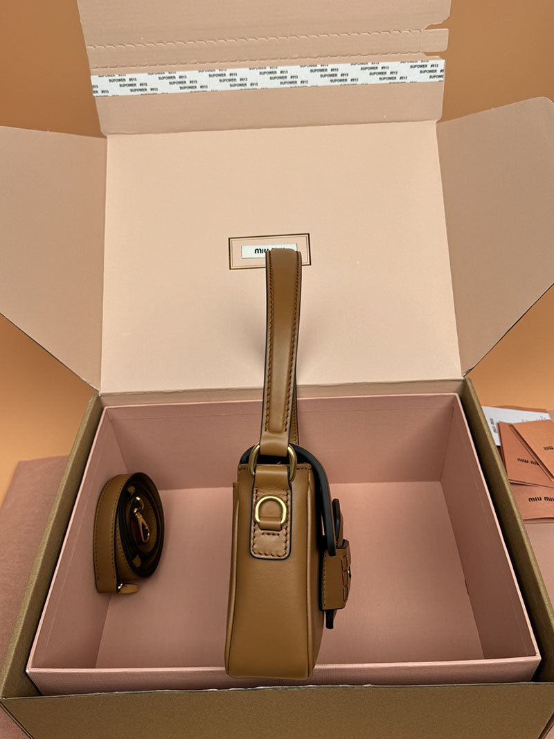 MiuMiu ペニー レザー バッグ コニャック 5BD270_ACRM_F0046_V_OOO ゴールド金具 ホーボーバッグ miumiu - 画像 (9)