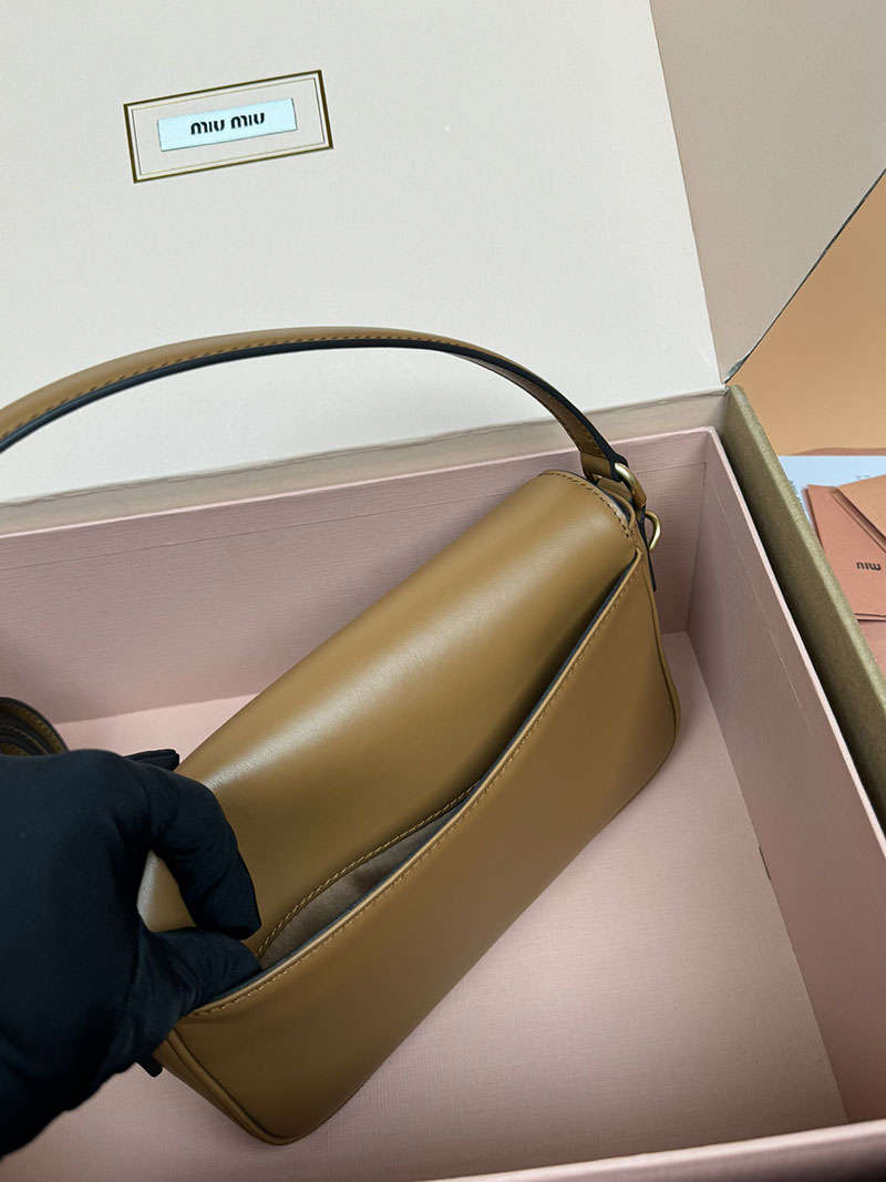 MiuMiu ペニー レザー バッグ コニャック 5BD270_ACRM_F0046_V_OOO ゴールド金具 ホーボーバッグ miumiu - 画像 (7)