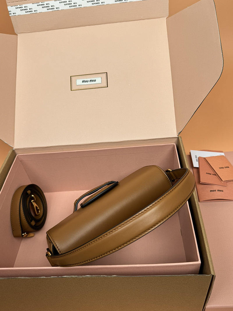 MiuMiu ペニー レザー バッグ コニャック 5BD270_ACRM_F0046_V_OOO ゴールド金具 ホーボーバッグ miumiu - 画像 (6)