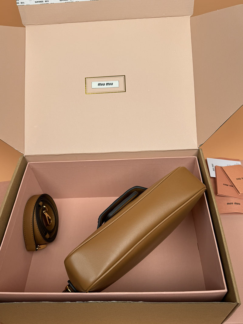 MiuMiu ペニー レザー バッグ コニャック 5BD270_ACRM_F0046_V_OOO ゴールド金具 ホーボーバッグ miumiu - 画像 (5)