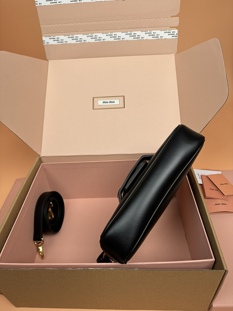 MiuMiu ペニー レザー バッグ ブラック 5BD270_ACRM_F0046_V_OOO ゴールド金具 ホーボーバッグ miumiu - 画像 (6)